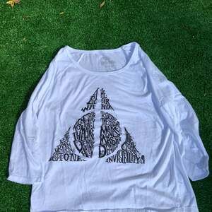 Wizarding World of Harry Potter Deathly Hallows Graphic 3/4 Sleeve Top